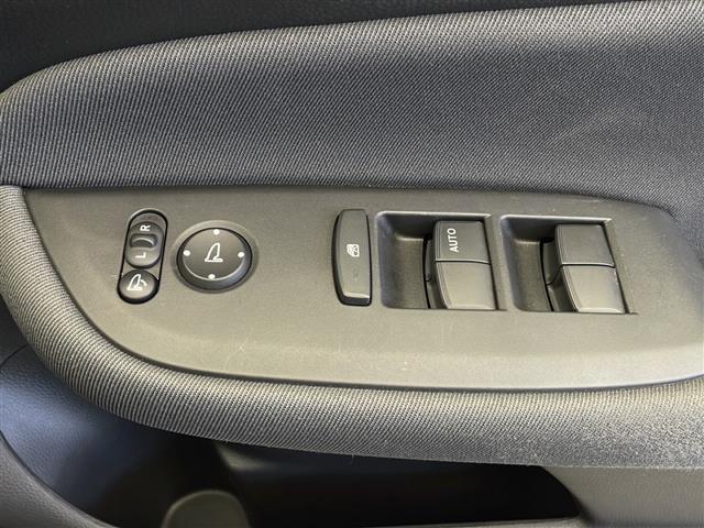 フィット ｅ：ＨＥＶベーシック　４ＷＤ　ホンダセンシング　アダプティブクルーズコントロール　衝突軽減ブレーキ　車線維持支援機能　ブラインドスポットインフォメーション　ＬＥＤヘッドライト　社外ナビ　バックカメラ（19枚目）