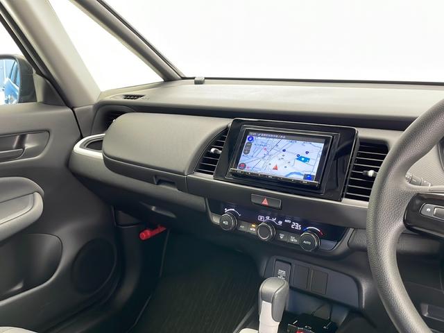 フィット ｅ：ＨＥＶベーシック　４ＷＤ　ホンダセンシング　アダプティブクルーズコントロール　衝突軽減ブレーキ　車線維持支援機能　ブラインドスポットインフォメーション　ＬＥＤヘッドライト　社外ナビ　バックカメラ（20枚目）
