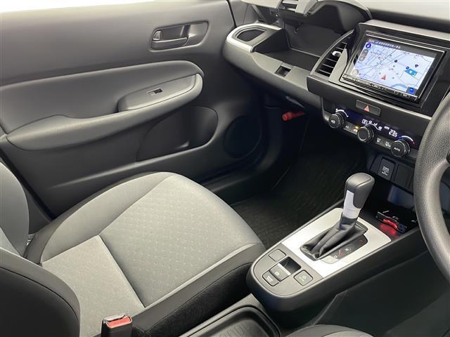 フィット ｅ：ＨＥＶベーシック　４ＷＤ　ホンダセンシング　アダプティブクルーズコントロール　衝突軽減ブレーキ　車線維持支援機能　ブラインドスポットインフォメーション　ＬＥＤヘッドライト　社外ナビ　バックカメラ（22枚目）