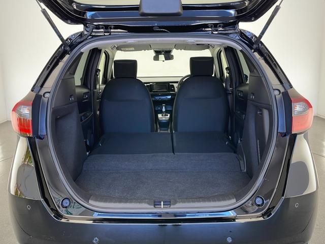 フィット ｅ：ＨＥＶベーシック　４ＷＤ　ホンダセンシング　アダプティブクルーズコントロール　衝突軽減ブレーキ　車線維持支援機能　ブラインドスポットインフォメーション　ＬＥＤヘッドライト　社外ナビ　バックカメラ（32枚目）