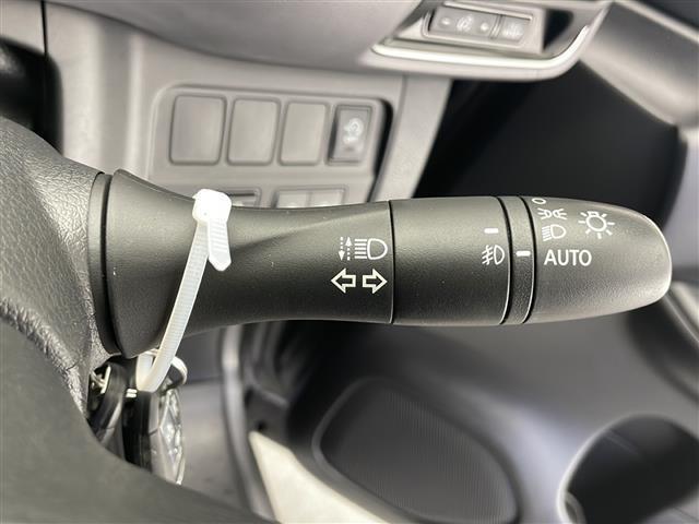 セレナ ハイウェイスター　Ｖ　純正ナビ　フルセグＴＶ　バックカメラ　アラウンドビューモニター　４ＷＤ　スマートキー　ドライブレコーダー　両側パワースライドドア　アイドリングストップ　ＬＥＤライト　オートライト　エマージェンシー（19枚目）