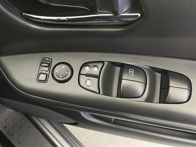 セレナ ハイウェイスター　Ｖ　純正ナビ　フルセグＴＶ　バックカメラ　アラウンドビューモニター　４ＷＤ　スマートキー　ドライブレコーダー　両側パワースライドドア　アイドリングストップ　ＬＥＤライト　オートライト　エマージェンシー（23枚目）