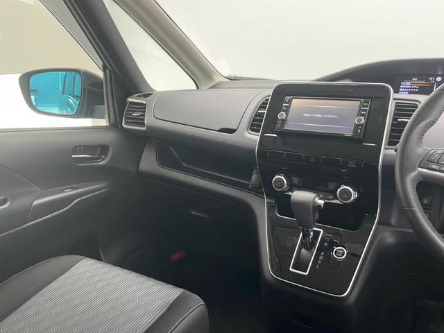 セレナ ハイウェイスター　Ｖ　純正ナビ　フルセグＴＶ　バックカメラ　アラウンドビューモニター　４ＷＤ　スマートキー　ドライブレコーダー　両側パワースライドドア　アイドリングストップ　ＬＥＤライト　オートライト　エマージェンシー（24枚目）