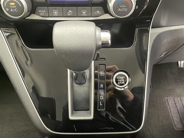 セレナ ハイウェイスター　Ｖ　純正ナビ　フルセグＴＶ　バックカメラ　アラウンドビューモニター　４ＷＤ　スマートキー　ドライブレコーダー　両側パワースライドドア　アイドリングストップ　ＬＥＤライト　オートライト　エマージェンシー（27枚目）