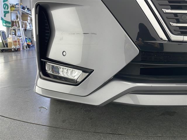 セレナ ハイウェイスター　Ｖ　純正ナビ　フルセグＴＶ　バックカメラ　アラウンドビューモニター　４ＷＤ　スマートキー　ドライブレコーダー　両側パワースライドドア　アイドリングストップ　ＬＥＤライト　オートライト　エマージェンシー（49枚目）