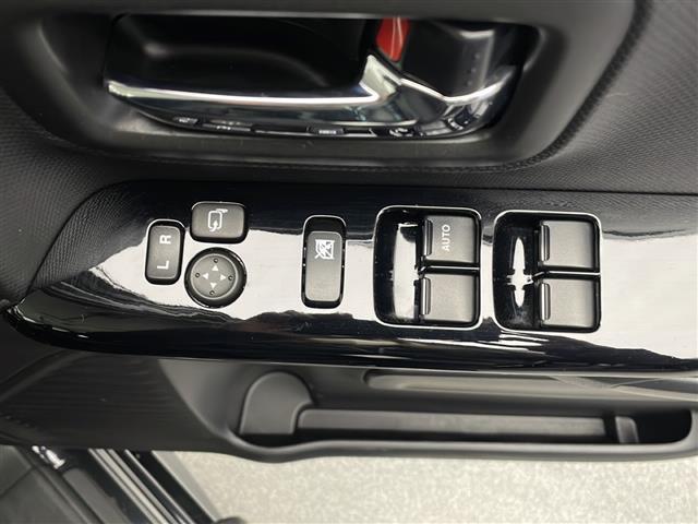 スペーシアカスタム ハイブリッドＸＳ　スズキレーダーブレーキサポート　前席シートヒーター　両側パワースライドドア　ハーフレザーシート　リアサイドサンシェード　リアサーキュレーター　純正フロアマット　純正１５インチＡＷ（16枚目）