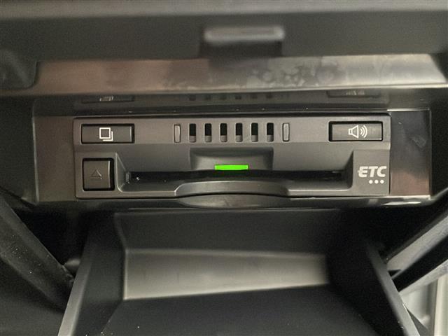 カムリ WSレザーパッケージ TRDフルエアロ&マフラー/純正SDナビ&フルセグTV&CD&DVD&USB&BT/トヨタセーフティセンス/アダプティブクルーズコントロール/レーンディパーチャーアラート/プリクラッシュセフティー(13枚目)