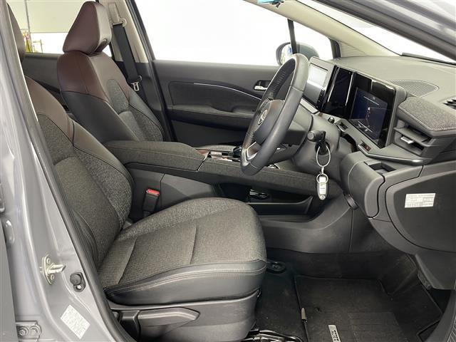 オーラ Ｇ　☆ワンオーナー☆純正ナビ（フルセグ／Ｂｌｕｅｔｏｏｔｈ／ＣＤ／ＤＶＤ）☆３６０°カメラ☆衝突軽減ブレーキ☆車線逸脱防止☆前後コーナーセンサー☆ブラインドスポットモニター☆デジタルインナー（30枚目）