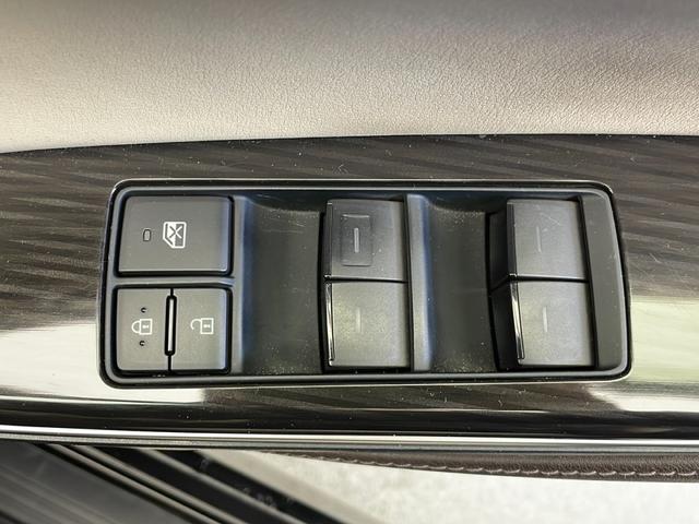 クラウンハイブリッド Ｓ　Ｃパッケージ　Ｆｏｕｒ　純正ナビ　パノラミックビューモニター　ビルトインＥＴＣ　トヨタセーフティーセンス　プリクラッシュセーフティー　ＢＳＭ　クリアランスソナー　レーダークルコン　ＲＣＴＡ　ＲＣＤ　パーキングサポート（22枚目）