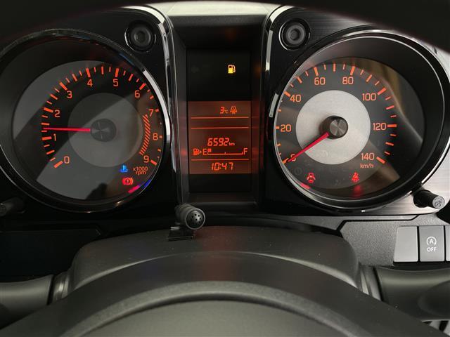 ジムニー ＸＧ　☆４ＷＤ☆社外オーディオ☆ＥＴＣ☆純正フロアマット☆１６インチ純正アルミホイール☆盗難防止装置☆ＡＢＳ☆横滑り防止装置☆ダウンヒルアシストコントロール☆オートライト☆フォグランプ☆マッドフラップ（5枚目）