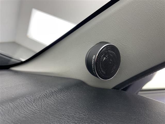 ジムニー ランドベンチャー ☆切り替え4WD☆ターボ☆社外オーディオ☆トーヨーオープンカントリーR/T☆純正マットガード☆TERZOベースキャリア☆サイドステップ☆ISOFIX☆ドアバイザー☆ETC☆スペアキ(7枚目)