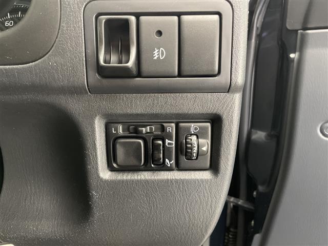 ジムニー ランドベンチャー ☆切り替え4WD☆ターボ☆社外オーディオ☆トーヨーオープンカントリーR/T☆純正マットガード☆TERZOベースキャリア☆サイドステップ☆ISOFIX☆ドアバイザー☆ETC☆スペアキ(14枚目)