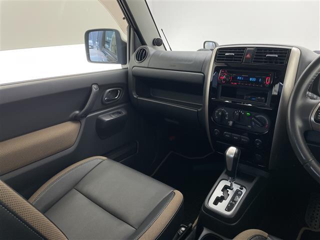 ジムニー ランドベンチャー ☆切り替え4WD☆ターボ☆社外オーディオ☆トーヨーオープンカントリーR/T☆純正マットガード☆TERZOベースキャリア☆サイドステップ☆ISOFIX☆ドアバイザー☆ETC☆スペアキ(16枚目)