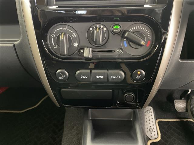 ジムニー ランドベンチャー ☆切り替え4WD☆ターボ☆社外オーディオ☆トーヨーオープンカントリーR/T☆純正マットガード☆TERZOベースキャリア☆サイドステップ☆ISOFIX☆ドアバイザー☆ETC☆スペアキ(21枚目)