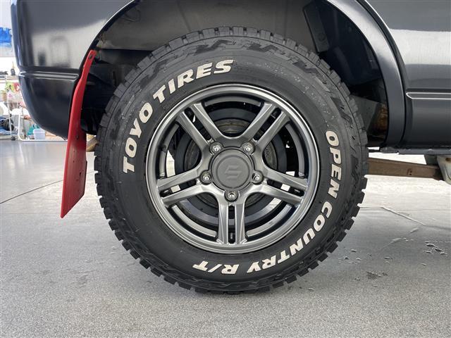 ジムニー ランドベンチャー ☆切り替え4WD☆ターボ☆社外オーディオ☆トーヨーオープンカントリーR/T☆純正マットガード☆TERZOベースキャリア☆サイドステップ☆ISOFIX☆ドアバイザー☆ETC☆スペアキ(41枚目)