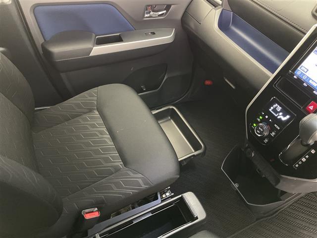 ルーミー カスタムＧ－Ｔ　純正ＳＤナビ＆フルセグＴＶ＆ＣＤ＆ＢＴ／クルーズコントロール／車線逸脱警報／衝突軽減ブレーキ／コーナーセンサー／両側パワースライドドア／ステアリングスイッチ／２列目サンシェード／バックカメラ／ＥＴＣ（19枚目）