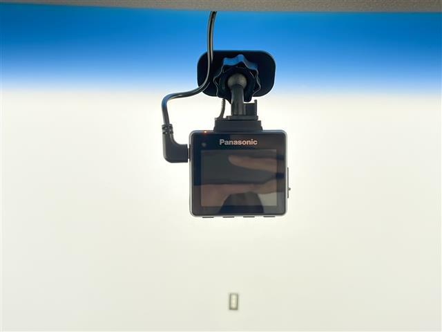 Ｎ－ＢＯＸカスタム Ｇ・Ｌパッケージ　社外メモリナビ　ビルトインＥＴＣ　ドライブレコーダー（前後）　横滑り防止装置　プッシュスタート　片側パワースライド　シートバックテーブル　後席ロールサンシェード　純正フロアマット　オートライト（7枚目）