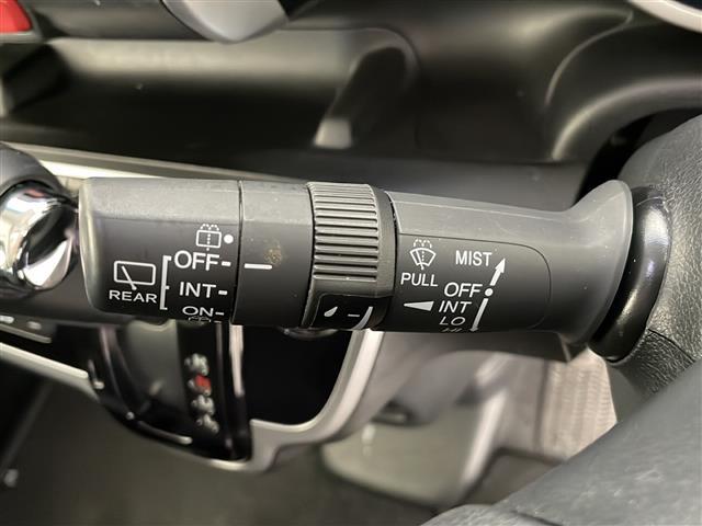 Ｎ－ＢＯＸカスタム Ｇ・Ｌパッケージ　社外メモリナビ　ビルトインＥＴＣ　ドライブレコーダー（前後）　横滑り防止装置　プッシュスタート　片側パワースライド　シートバックテーブル　後席ロールサンシェード　純正フロアマット　オートライト（12枚目）