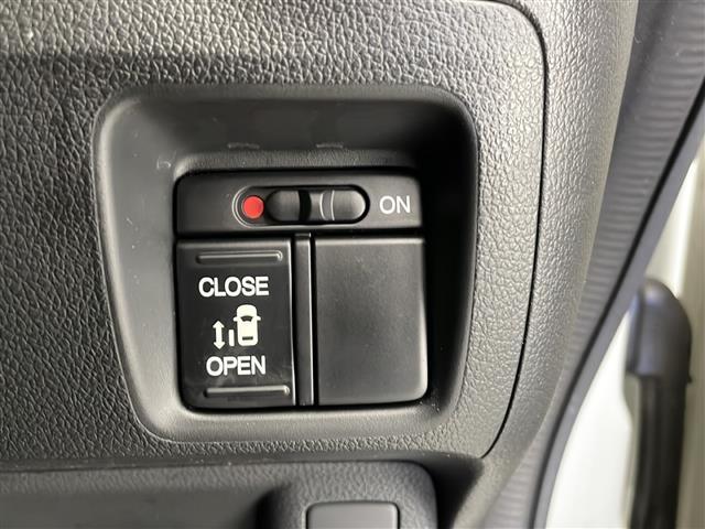 Ｎ－ＢＯＸカスタム Ｇ・Ｌパッケージ　社外メモリナビ　ビルトインＥＴＣ　ドライブレコーダー（前後）　横滑り防止装置　プッシュスタート　片側パワースライド　シートバックテーブル　後席ロールサンシェード　純正フロアマット　オートライト（16枚目）