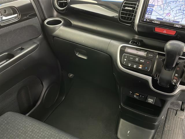 Ｎ－ＢＯＸカスタム Ｇ・Ｌパッケージ　社外メモリナビ　ビルトインＥＴＣ　ドライブレコーダー（前後）　横滑り防止装置　プッシュスタート　片側パワースライド　シートバックテーブル　後席ロールサンシェード　純正フロアマット　オートライト（19枚目）