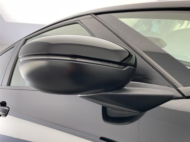 フィット ｅ：ＨＥＶホーム　ホンダセンシング　クルーズコントロール（追従あり）　レーンキープアシスト　衝突被害軽減システム　クリアランスソナー　ＬＥＤヘッドライト　オートマチックハイビーム　オートライト　電動パーキングブレーキ（4枚目）