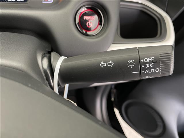 フィット ｅ：ＨＥＶホーム　ホンダセンシング　クルーズコントロール（追従あり）　レーンキープアシスト　衝突被害軽減システム　クリアランスソナー　ＬＥＤヘッドライト　オートマチックハイビーム　オートライト　電動パーキングブレーキ（12枚目）
