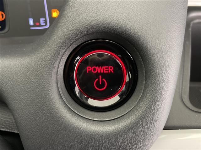 フィット ｅ：ＨＥＶホーム　ホンダセンシング　クルーズコントロール（追従あり）　レーンキープアシスト　衝突被害軽減システム　クリアランスソナー　ＬＥＤヘッドライト　オートマチックハイビーム　オートライト　電動パーキングブレーキ（13枚目）