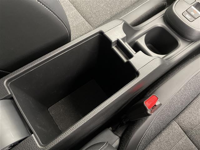フィット ｅ：ＨＥＶホーム　ホンダセンシング　クルーズコントロール（追従あり）　レーンキープアシスト　衝突被害軽減システム　クリアランスソナー　ＬＥＤヘッドライト　オートマチックハイビーム　オートライト　電動パーキングブレーキ（19枚目）