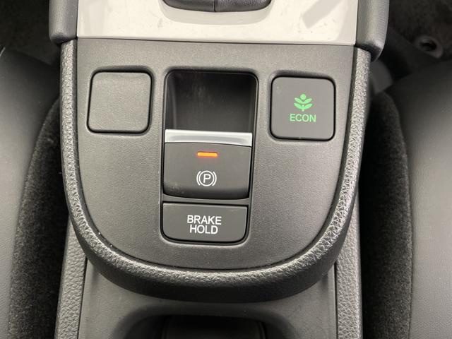 フィット ｅ：ＨＥＶホーム　ホンダセンシング　クルーズコントロール（追従あり）　レーンキープアシスト　衝突被害軽減システム　クリアランスソナー　ＬＥＤヘッドライト　オートマチックハイビーム　オートライト　電動パーキングブレーキ（20枚目）