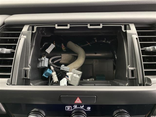 フィット ｅ：ＨＥＶホーム　ホンダセンシング　クルーズコントロール（追従あり）　レーンキープアシスト　衝突被害軽減システム　クリアランスソナー　ＬＥＤヘッドライト　オートマチックハイビーム　オートライト　電動パーキングブレーキ（24枚目）