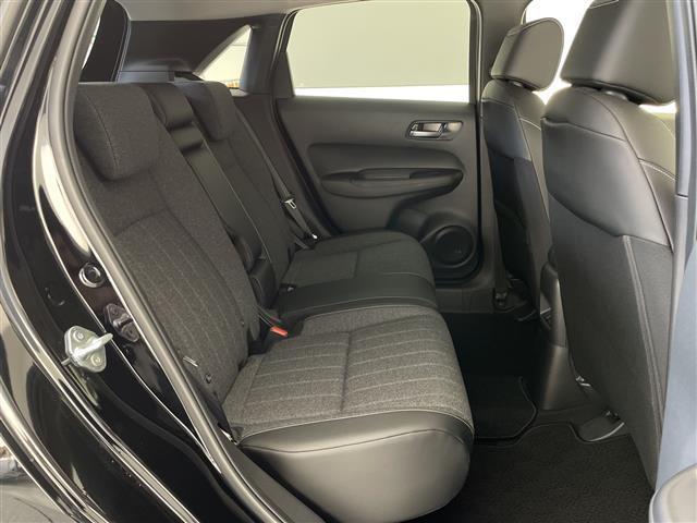 フィット ｅ：ＨＥＶホーム　ホンダセンシング　クルーズコントロール（追従あり）　レーンキープアシスト　衝突被害軽減システム　クリアランスソナー　ＬＥＤヘッドライト　オートマチックハイビーム　オートライト　電動パーキングブレーキ（28枚目）