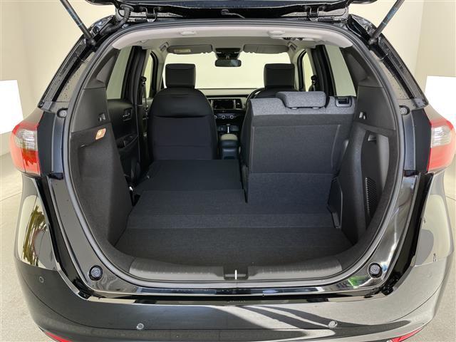 フィット ｅ：ＨＥＶホーム　ホンダセンシング　クルーズコントロール（追従あり）　レーンキープアシスト　衝突被害軽減システム　クリアランスソナー　ＬＥＤヘッドライト　オートマチックハイビーム　オートライト　電動パーキングブレーキ（30枚目）