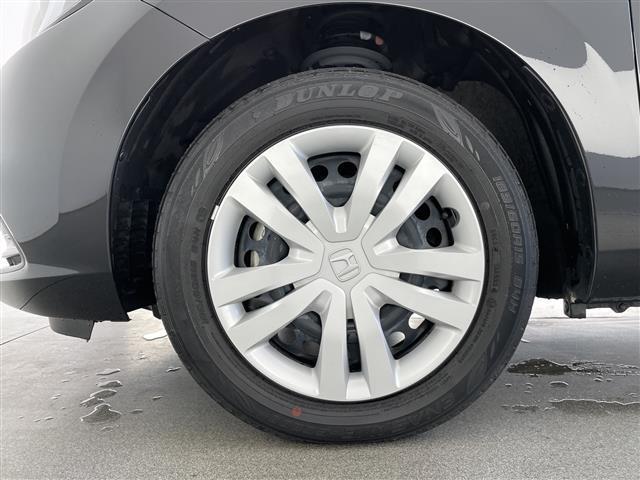 フィット ｅ：ＨＥＶホーム　ホンダセンシング　クルーズコントロール（追従あり）　レーンキープアシスト　衝突被害軽減システム　クリアランスソナー　ＬＥＤヘッドライト　オートマチックハイビーム　オートライト　電動パーキングブレーキ（41枚目）