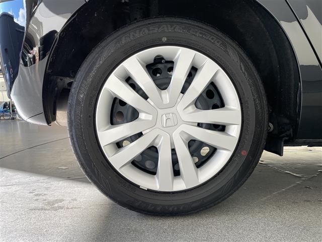 フィット ｅ：ＨＥＶホーム　ホンダセンシング　クルーズコントロール（追従あり）　レーンキープアシスト　衝突被害軽減システム　クリアランスソナー　ＬＥＤヘッドライト　オートマチックハイビーム　オートライト　電動パーキングブレーキ（44枚目）