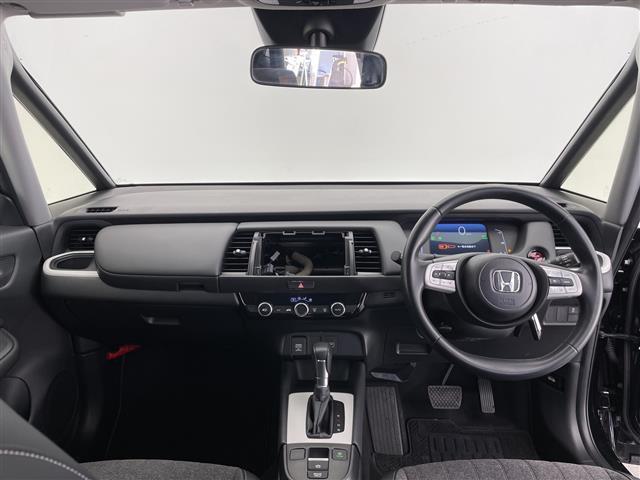 フィット ｅ：ＨＥＶホーム　ホンダセンシング　クルーズコントロール（追従あり）　レーンキープアシスト　衝突被害軽減システム　クリアランスソナー　ＬＥＤヘッドライト　オートマチックハイビーム　オートライト　電動パーキングブレーキ（47枚目）