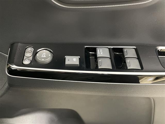 N-ONE オリジナル 純正ナビ TV DVD ホンダセンシング D/Nシートヒータ プライムスムースフロントシート 14インチスチールホイール カラードディッシュホイール 電動パーキング オートライト ETC(22枚目)