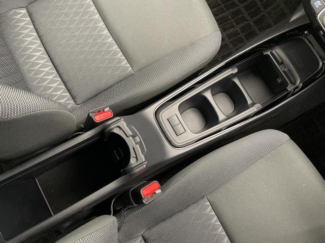 アクア G ワンオーナー 純正ディスプレイオーディオ ラジオ/BT/Miracast クルーズコントロール(追従付き) レーンキープアシスト 純正ホイルキャップ付冬タイヤ車載 ビルドインETC スペアキ―(23枚目)