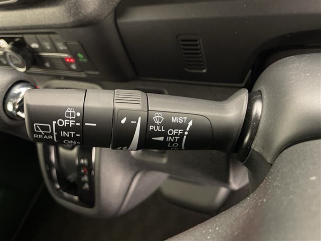 N-BOXカスタム ベースグレード ホンダセンシング/アダプティブクルーズコントロール/レーンキープアシスト/衝突軽減ブレーキ/コーナーセンサー/先行車発進告知/標識認識表示/片側パワースライドドア/前席シートヒーター/LEDライト(12枚目)