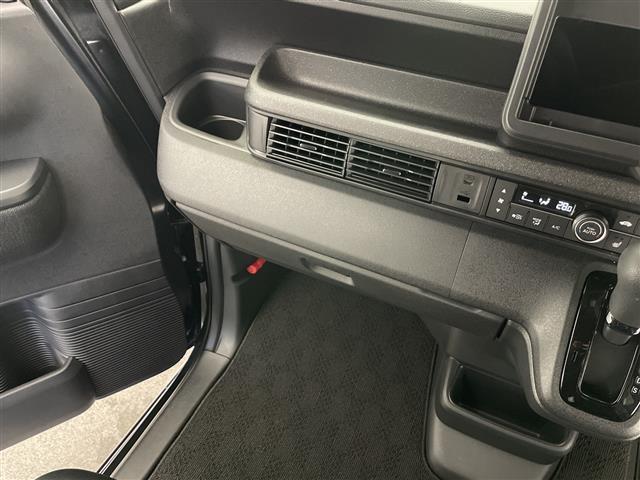 N-BOXカスタム ベースグレード ホンダセンシング/アダプティブクルーズコントロール/レーンキープアシスト/衝突軽減ブレーキ/コーナーセンサー/先行車発進告知/標識認識表示/片側パワースライドドア/前席シートヒーター/LEDライト(20枚目)