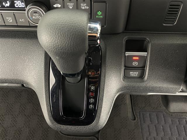 N-BOXカスタム ベースグレード ホンダセンシング/アダプティブクルーズコントロール/レーンキープアシスト/衝突軽減ブレーキ/コーナーセンサー/先行車発進告知/標識認識表示/片側パワースライドドア/前席シートヒーター/LEDライト(21枚目)