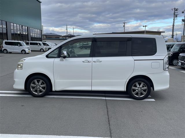 ヴォクシー ＺＳ　煌ＩＩ　純正ナビ　フルセグＴＶ　バックカメラ　両側パワースライドドア　スマートキー　プッシュスタート　ＥＴＣ　ＨＩＤヘッドライト　オートライト　フォグランプ　ウィンカードアミラー　純正アルミ　４ＷＤ（4枚目）