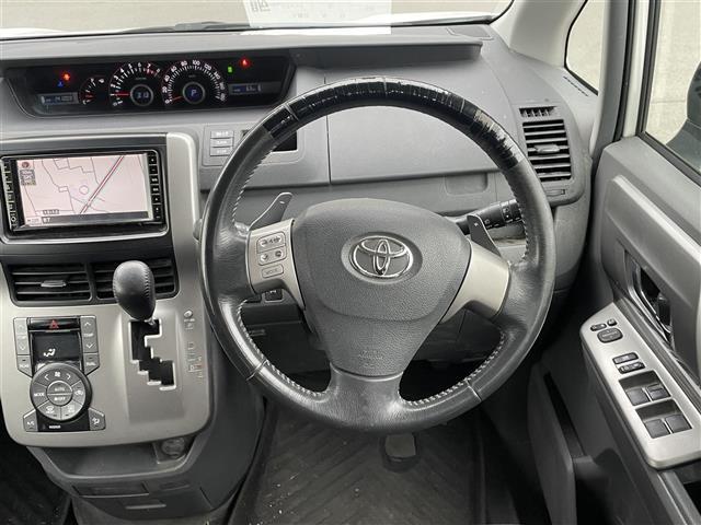 ヴォクシー ＺＳ　煌ＩＩ　純正ナビ　フルセグＴＶ　バックカメラ　両側パワースライドドア　スマートキー　プッシュスタート　ＥＴＣ　ＨＩＤヘッドライト　オートライト　フォグランプ　ウィンカードアミラー　純正アルミ　４ＷＤ（9枚目）