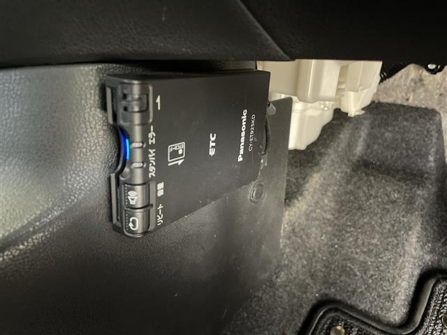 ノート ｅ－パワー　Ｘ　ＦＯＵＲ　社外メモリナビ＆フルセグＴＶ＆ＣＤ＆ＤＶＤ＆ＢＴ／車線逸脱警報／衝突軽減ブレーキ／コーナーセンサー／バックカメラ／ＥＴＣ／ＬＥＤヘッドライト／オートライト／電動格納ミラー／社外１５インチＡＷ装着（11枚目）