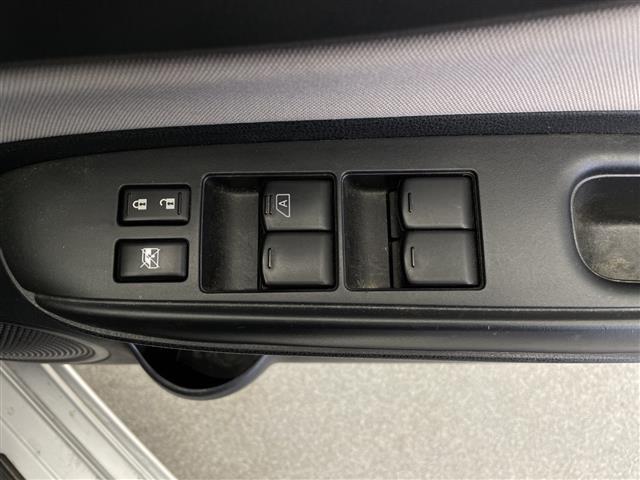 ノート ｅ－パワー　Ｘ　ＦＯＵＲ　社外メモリナビ＆フルセグＴＶ＆ＣＤ＆ＤＶＤ＆ＢＴ／車線逸脱警報／衝突軽減ブレーキ／コーナーセンサー／バックカメラ／ＥＴＣ／ＬＥＤヘッドライト／オートライト／電動格納ミラー／社外１５インチＡＷ装着（20枚目）