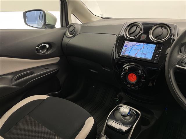 ノート ｅ－パワー　Ｘ　ＦＯＵＲ　社外メモリナビ＆フルセグＴＶ＆ＣＤ＆ＤＶＤ＆ＢＴ／車線逸脱警報／衝突軽減ブレーキ／コーナーセンサー／バックカメラ／ＥＴＣ／ＬＥＤヘッドライト／オートライト／電動格納ミラー／社外１５インチＡＷ装着（21枚目）