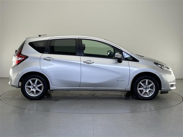 ノート ｅ－パワー　Ｘ　ＦＯＵＲ　社外メモリナビ＆フルセグＴＶ＆ＣＤ＆ＤＶＤ＆ＢＴ／車線逸脱警報／衝突軽減ブレーキ／コーナーセンサー／バックカメラ／ＥＴＣ／ＬＥＤヘッドライト／オートライト／電動格納ミラー／社外１５インチＡＷ装着（40枚目）