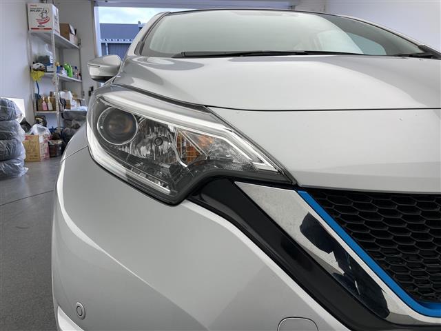 ノート ｅ－パワー　Ｘ　ＦＯＵＲ　社外メモリナビ＆フルセグＴＶ＆ＣＤ＆ＤＶＤ＆ＢＴ／車線逸脱警報／衝突軽減ブレーキ／コーナーセンサー／バックカメラ／ＥＴＣ／ＬＥＤヘッドライト／オートライト／電動格納ミラー／社外１５インチＡＷ装着（41枚目）