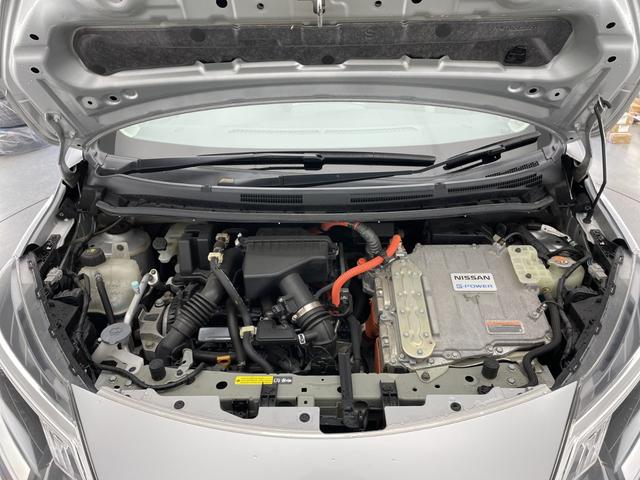 ノート ｅ－パワー　Ｘ　ＦＯＵＲ　社外メモリナビ＆フルセグＴＶ＆ＣＤ＆ＤＶＤ＆ＢＴ／車線逸脱警報／衝突軽減ブレーキ／コーナーセンサー／バックカメラ／ＥＴＣ／ＬＥＤヘッドライト／オートライト／電動格納ミラー／社外１５インチＡＷ装着（49枚目）