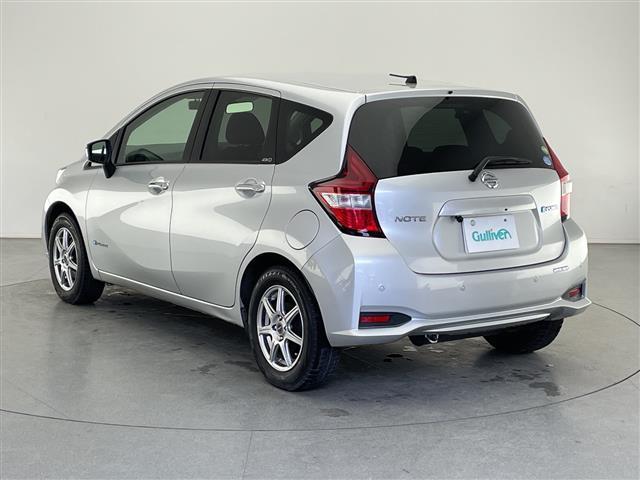 ノート ｅ－パワー　Ｘ　ＦＯＵＲ　社外メモリナビ＆フルセグＴＶ＆ＣＤ＆ＤＶＤ＆ＢＴ／車線逸脱警報／衝突軽減ブレーキ／コーナーセンサー／バックカメラ／ＥＴＣ／ＬＥＤヘッドライト／オートライト／電動格納ミラー／社外１５インチＡＷ装着（51枚目）