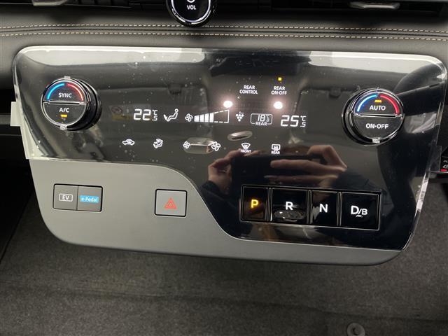 セレナ ｅ－パワー　ハイウェイスターＶ　純正メモリナビ＆フルセグＴＶ＆ＵＳＢ＆ＢＴ／純正フリップダウンモニター／プロパイロット／アダプティブクルーズコントロール／車線維持支援／側方支援／後側方支援／緊急支援／先行車発進告知（30枚目）